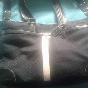 Im selling an authentic coach large purse